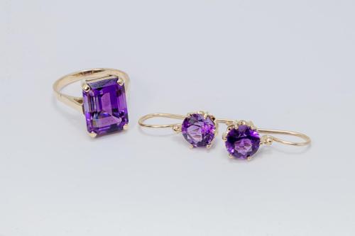 Amethyst-pair-of-gold-earrings-and-ring-38