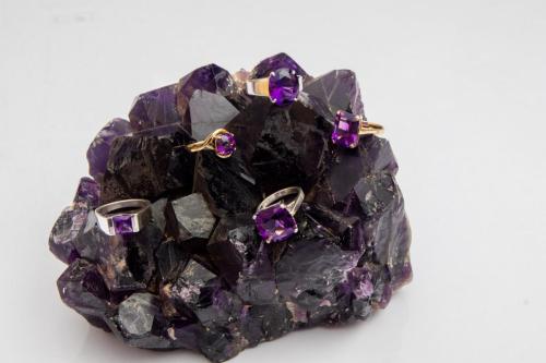Fine premium amethyst with rings-8