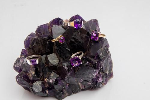 Fine-premium-amethyst-with-rings-8